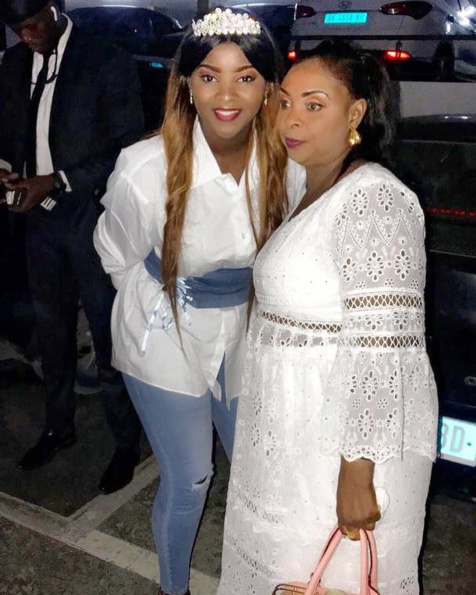 Photos : Abiba en toute complicité avec sa maman