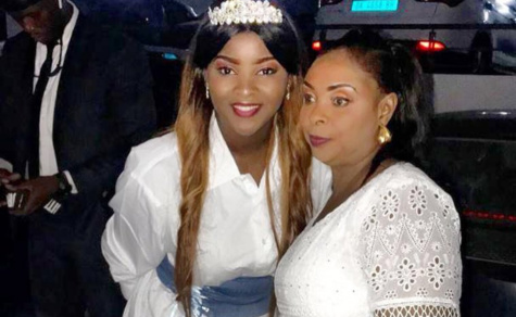 Photos : Abiba en toute complicité avec sa maman