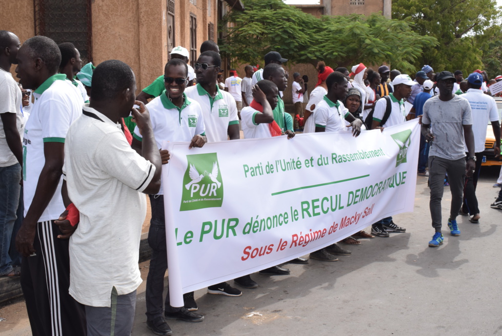 Photos : les images de la marche du Front de Résistance Nationale (FRN) à Guédiawaye et Pikine 