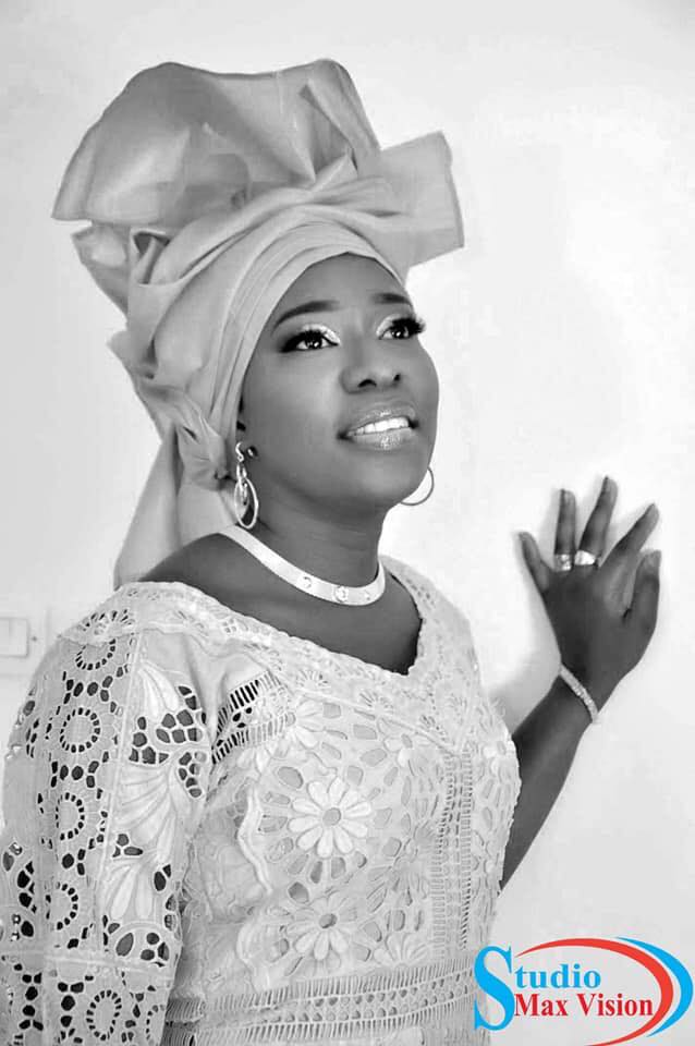 Photos: Très simple et très belle, heureux Ménage Mme Diop 