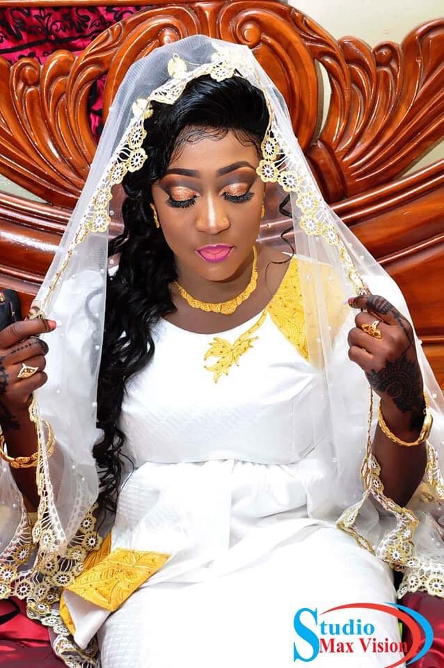 Photos-Mariage: Heureux Ménage Mme Cissé toute radieuse
