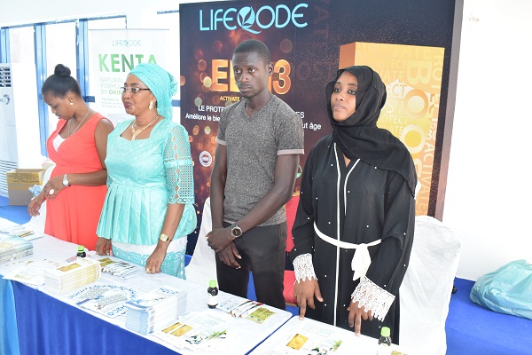 Photos : Exposition des produits de Qnet à la place du Souvenir Africain