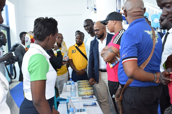 Photos : Exposition des produits de Qnet à la place du Souvenir Africain