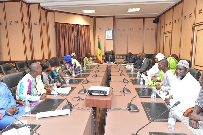 Après leur audience avec le Premier Ministre Mahammed Boun Abdallah Dionne, Bara Sow et la Fédération des laobés du Sénégal et de la diaspora ( Flsd ) plus que jamais déterminés à réélire Macky Sall Après leur audience avec le Premier Ministre Mahammed Boun Abdallah Dionne, Bara Sow et la Fédération des laobés du Sénégal et de la diaspora ( Flsd ) plus que jamais déterminés à réélire Macky Sall