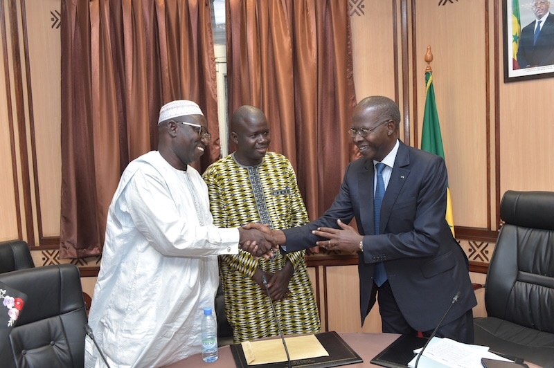 Après leur audience avec le Premier Ministre Mahammed Boun Abdallah Dionne, Bara Sow et la Fédération des laobés du Sénégal et de la diaspora ( Flsd ) plus que jamais déterminés à réélire Macky Sall