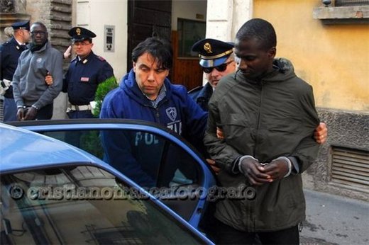 Photos : Voici les images de l'arrestation de quatre sénégalais en Italie pour vente de drogue