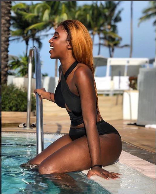 7 Photos: Lily toute...marronne, fait trembler Miami