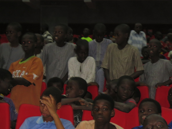 Le député Diop Sy habille 2500 talibés à Tivaouane