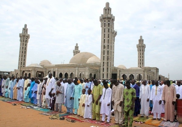 MASSALIKOUL DJINAANE : Prière à 9h sous la direction de Serigne MOUSTAPHA MBACKÉ