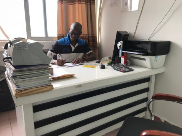M. Diop a ses bureaux au 16e étage, Bloc C, de l’immeuble Tanxiu dans le quartier africain de Xiaobei. M. Diop a ses bureaux au 16e étage, Bloc C, de l’immeuble Tanxiu dans le quartier africain de Xiaobei.