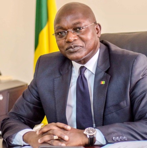 Parmi les hommes de confiance de Macky Sall, il y a aussi Oumar Gueye : zoom sur ce fils de Sangalkam Parmi les hommes de confiance de Macky Sall, il y a aussi Oumar Gueye : zoom sur ce fils de Sangalkam