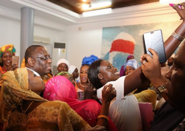 Macky Sall aux leaders de Macky 2012 : «Le sondage m’attribue 54%, mais je veux plus» Macky Sall aux leaders de Macky 2012 : «Le sondage m’attribue 54%, mais je veux plus»