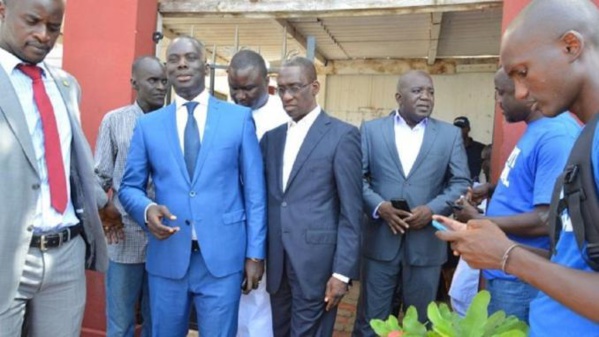 Sit-in devant le ministère de l’Intérieur : l’opposition pose le premier acte Sit-in devant le ministère de l’Intérieur : l’opposition pose le premier acte