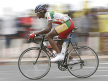 Cyclisme / Tour du Sénégal : Le Sénégalais Bécaye Traoré et le Français Stéphane Roger, les deux premiers vainqueurs