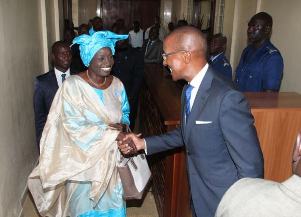 Réponse de Mimi Touré à Abdoul Mbaye : Avec ses 7000 voix aux législatives de 2017, il a du pain sur la planche pour être candidat à la candidature!