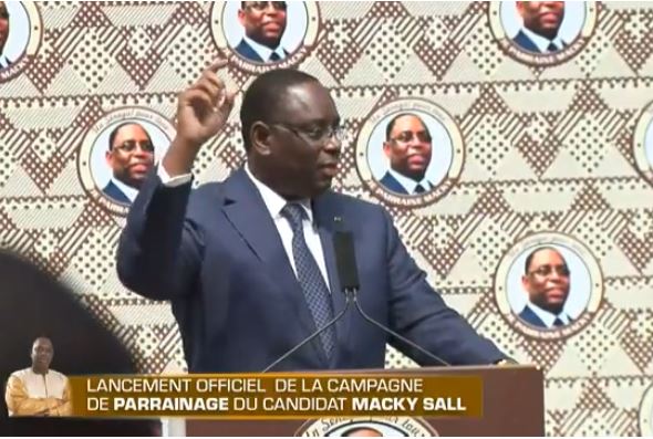 Macky Sall se moque de l’opposition: « s’ils veulent, je les invite au Palais à manger, boire et à … Macky Sall se moque de l’opposition: « s’ils veulent, je les invite au Palais à manger, boire et à …