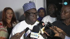 Moustapha Niasse, chantant Macky Sall ne rate pas l'opposition Moustapha Niasse, chantant Macky Sall ne rate pas l'opposition