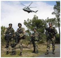 Théâtre de l’initiative amphibie européenne: Dix-huit avions survolent chaque jour Dakar, avec dix navires de guerre au large