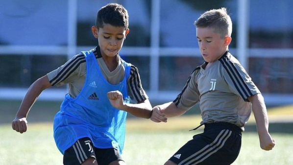 Le fils de Cristiano Ronaldo s'entraîne avec les jeunes de la Juventus Turin