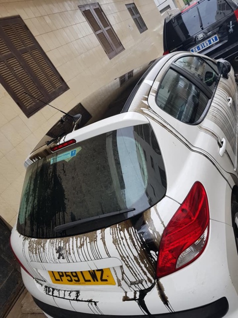 Insolite : Elle gare sa voiture devant ses voisins et la retrouve les pneus crevés et de l'huile versée sur la carrosserie
