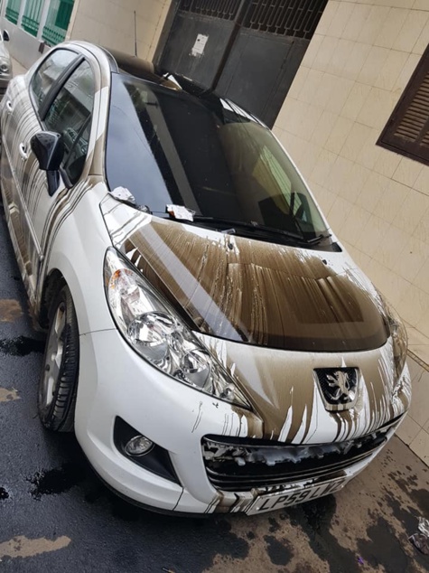 Insolite : Elle gare sa voiture devant ses voisins et la retrouve les pneus crevés et de l'huile versée sur la carrosserie
