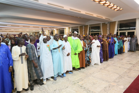 Après l’audience des militants de Matam : Macky Sall reçoit au Palais quelques 400 alliés de Ranérou, partisans de Amadou Dawa Diallo Après l’audience des militants de Matam : Macky Sall reçoit au Palais quelques 400 alliés de Ranérou, partisans de Amadou Dawa Diallo