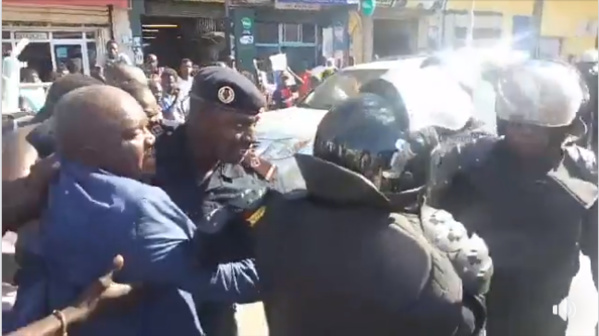 Urgent: Sit-in de l'opposition; Omar Sarr arrÃªtÃ© par la Police