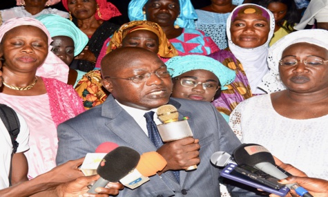 Parrainage de Macky Sall à Rufisque : près de 2 000 femmes se joignent à Oumar Gueye Parrainage de Macky Sall à Rufisque : près de 2 000 femmes se joignent à Oumar Gueye