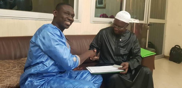 Le chanteur Pape Diouf parraine Macky Sall