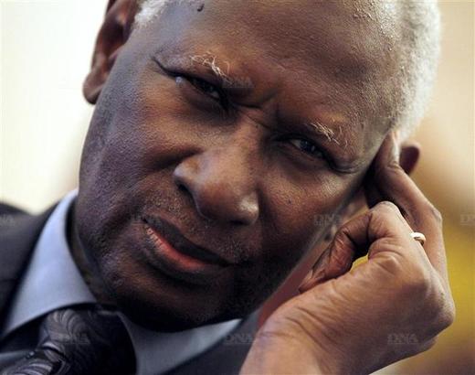 Abdou Diouf appelle « tous les acteurs » à reconnaître la victoire de Ouattara