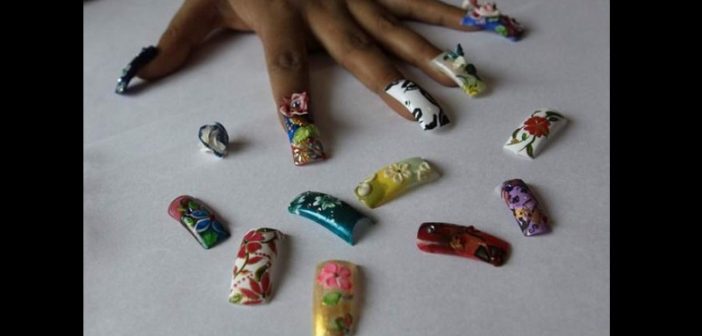 Tanzanie : faux cils, ongles, robes courtes et les jeans interdits au parlement