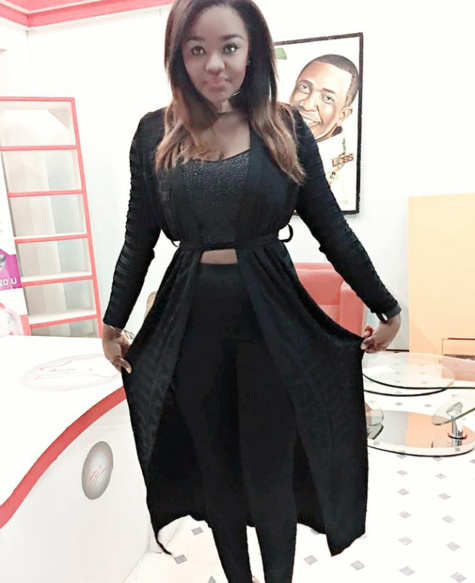 Photos : Fama Thioune et sa robe Zorro, xaalaass, regardez