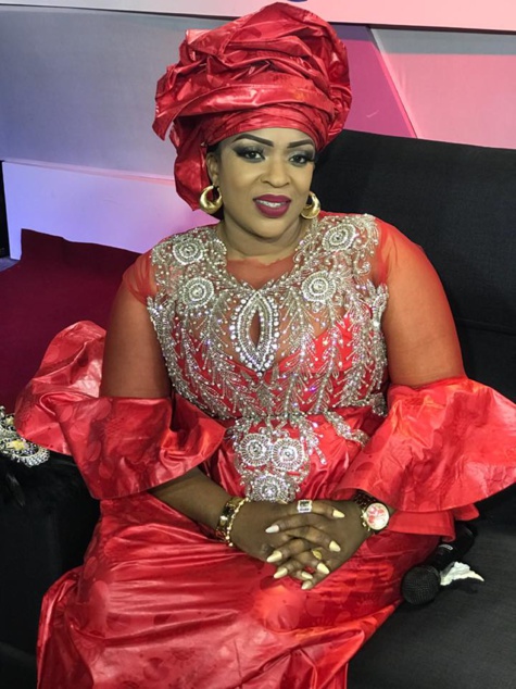 Photos : Mado Diaw rouge écarlate le jour de la Tamkharit