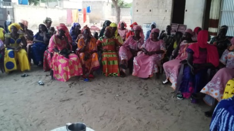 Ndoye Bane offre un moulin à mil