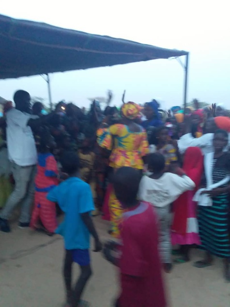 Ndoye Bane offre un moulin à mil