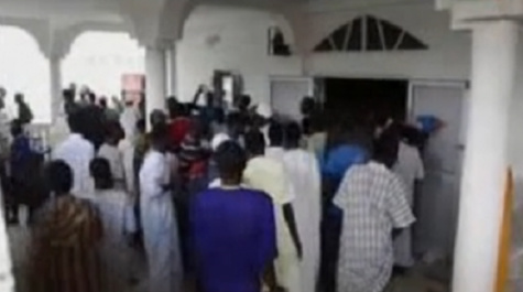 Louga : Une bagarre entre  l’Imam et le  gardien d’une mosquée  atterrit  à la police