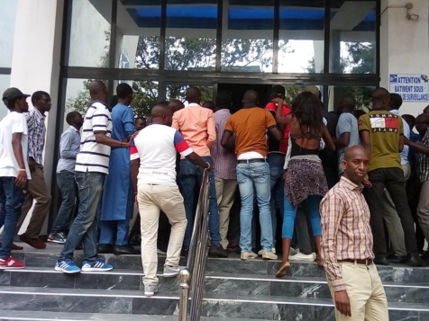 Poste:  l'Assemblée générale des travailleurs vire à la bagarre, plusieurs blessés (images)
