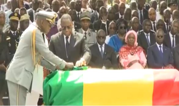 Hommages de la Nation: Macky donne le nom de l’Enam à Bruno Diatta Hommages de la Nation: Macky donne le nom de l’Enam à Bruno Diatta