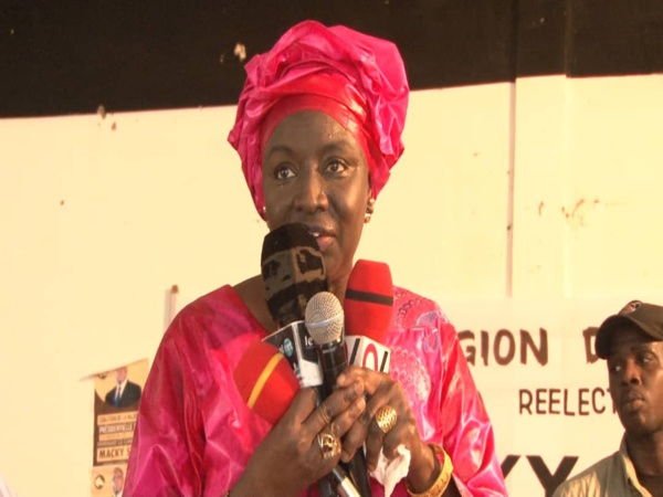 Louga:La Coalition Bby De Louga remet à Aminata Touré plus de 60 Milles signatures pour parrainage et 30.000 du Mouvement Dolly