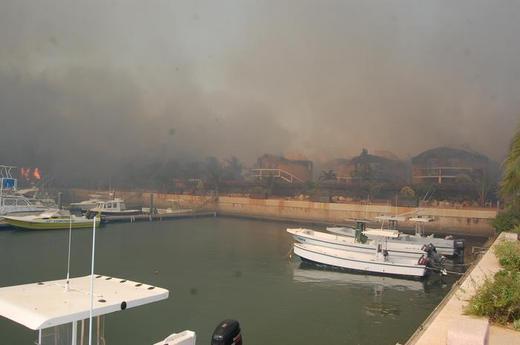Photos : Les premières images de l'incendie du Lamentin Beach