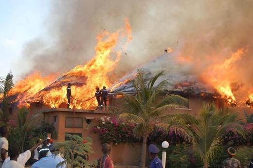 Video-Photos : Les images inédites de l'incendie du Lamantin