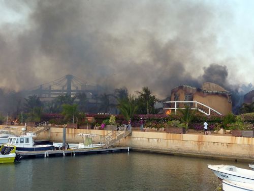 Video-Photos : Les images inédites de l'incendie du Lamantin