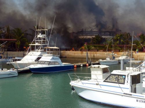 Video-Photos : Les images inédites de l'incendie du Lamantin