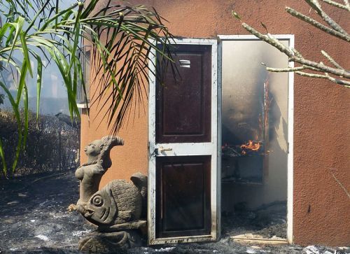 Video-Photos : Les images inédites de l'incendie du Lamantin