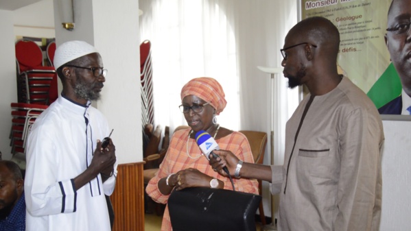 Don d'un corbillard aux Ibadous de la part de la Fondation Servir Le Sénégal dirigée par la Première Dame Marieme Faye Sall.