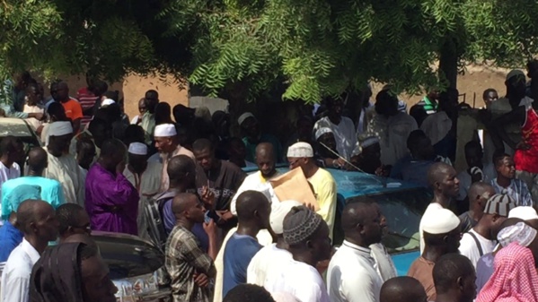 ( 19 Photos ) Un monde fou a accompagné Sokhna Zeynab à sa dernière demeure…Tout ce que vous n’avez pas vu en Images