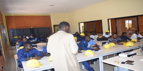 Photos: Découvrez le Centre Sectoriel de formation professionnelle aux métiers de la mécanique et des engins motorisés (CSFP-MEM) de Diamniadio Photos: Découvrez le Centre Sectoriel de formation professionnelle aux métiers de la mécanique et des engins motorisés (CSFP-MEM) de Diamniadio
