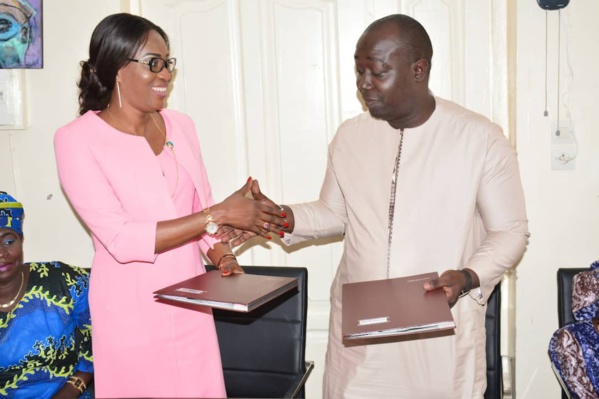 Prise en charge médicale de ses membres : La Plateforme des femmes « AND JEEGO » signe avec Transvie Prise en charge médicale de ses membres : La Plateforme des femmes « AND JEEGO » signe avec Transvie