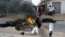 Sénégal : la jeunesse exaspérée par les délestages prend Wade à partie
