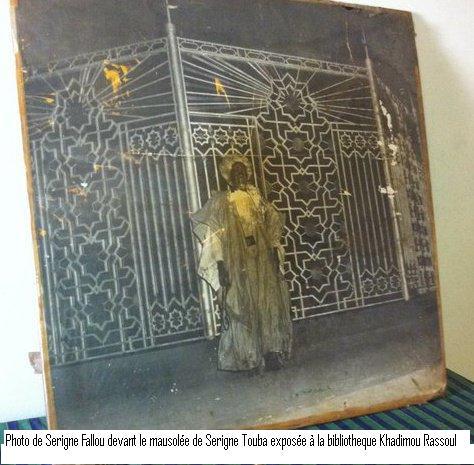 [Photos] Révélations dans l’affaire du miracle : Viviane Ndour a pris la Photo de Serigne Fallou à la Bibliothèque de Touba